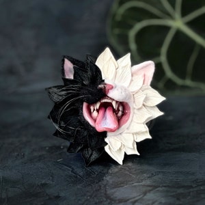 ブローチ/ペンダント 陰陽、白黒猫の花、クルエラ猫、ベルベットコーティング