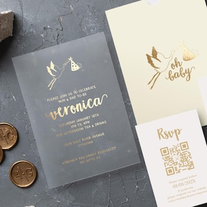 Faire-part de fête prénatale en acrylique ivoire avec feuille d'or | Faire-part de bébé élégant et neutre avec enveloppe et RSVP QR en option, faire-part de fantaisie