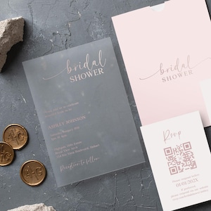 Faire-part de douche nuptiale avec papier d'aluminium, veste rose poudré, option QR RSVP, design floral élégant, faire part de douche personnalisé, invitations en acrylique, fantaisie