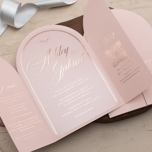 Faire-part de mariage en acrylique rose poudré, impression de feuille d'or rose, faire-part de mariage transparent, faire-part de mariage arche, faire-part de mariage et RSVP QR