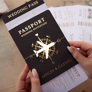 Faire-part de mariage sur le thème du voyage, style passeport | Faire-part carte d'embarquement en papier d'aluminium noir | Cartes de mariage à destination, avion, noir et or