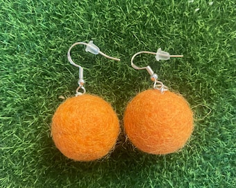 Boucles d’oreilles esthétiques - Boucles d’oreilles en feutre : Bijoux modernes légers, faits à la main et minimalistes, boucle d’oreille en feutre, boucle d’oreille suspendue, boule de feutre