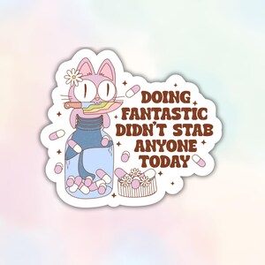 Vinylsticker Doing Fantastic heeft vandaag niemand geraakt | Grappige sarcastische kat sticker | Trendy romige retro waterfles laptopsticker cadeau