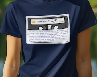 バッファロー 90 グレイトフル デッド カセット セット リスト - ヘビーウェイト ユニセックス クルーネック T シャツ | Gildan® 5000