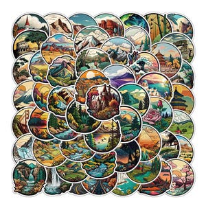 Puede incluir: Una colección de pegatinas redondas con ilustraciones de paisajes coloridos. Las pegatinas representan varias escenas, incluyendo montañas, cascadas, castillos y puestas de sol. Los diseños son detallados y vibrantes, con una variedad de colores y estilos.