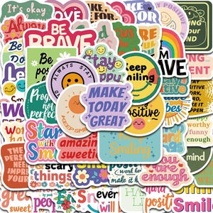 以下が含まれることがあります： ポジティブなアファメーションとモチベーションを高めるフレーズが書かれた、カラフルなステッカーのコレクション。ステッカーは、虹、スマイリーフェイス、花の要素など、さまざまな形、サイズ、デザインが特徴です。「Be Brave」、「Make Today Great」、「Keep Smiling」などのテキストが含まれています。