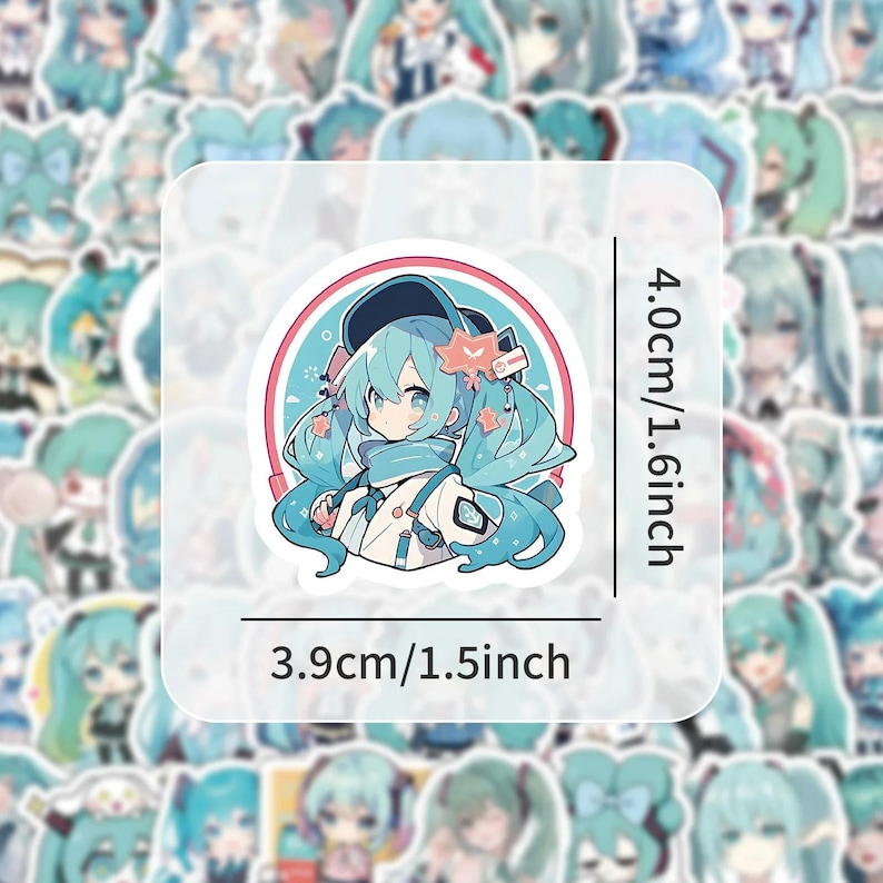 Puede incluir: Una pegatina con un personaje de dibujos animados con el pelo azul, que lleva una camisa blanca y una bufanda azul. La pegatina mide 3,9 cm por 1,5 cm y est&aacute; rodeada por un borde blanco.