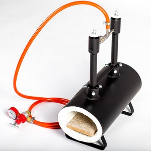 DEVIL-FORGE Gas Smeedoven DFPROFK3, 3 Branders DFC (540.000 BTU) gebruiken 1 /2/3, kogelkraan. 2 Deuren, Dubbele isolatie, Gasbesparend systeem, Smeden, Messenmakers, Hoefsmeden 2500°F / 1370°C PREMIUM DEVIL-FORGE Gas Smeedoven DFPROFK3, 3 Branders DFC (540.000 BTU) gebruiken 1 /2/3, kogelkraan. 2 Deuren, Dubbele isolatie, Gasbesparend systeem, Smeden, Messenmakers, Hoefsmeden 2500°F / 1370°C PREMIUM