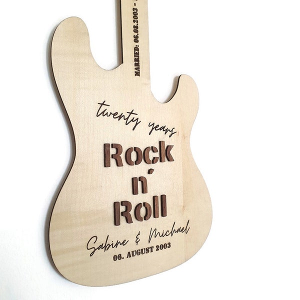 3D Wandbild Gitarre "Rock n Roll" mit Wunschgravur aus Holz | Brautpaar | Hochzeit | Hochzeitstag | Jahrestag | personalisiertes Geschenk