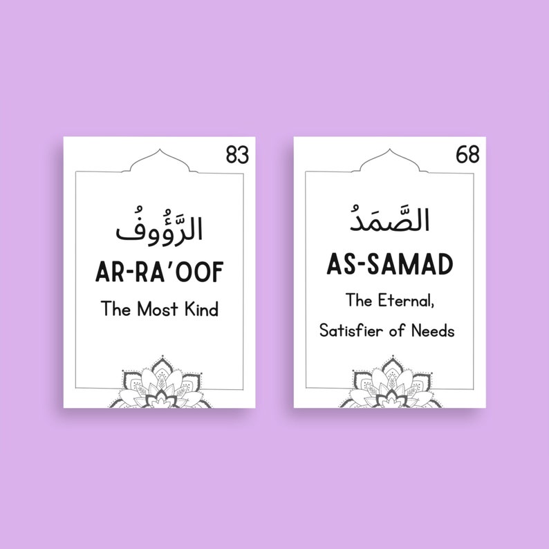 K&ouml;nnte beinhalten: Zwei wei&szlig;e Karten mit schwarzem Text und arabischer Schrift. Die obere Karte tr&auml;gt die Nummer 83 und den Text "AR-RA'OOF Der Allerbarmer". Die untere Karte tr&auml;gt die Nummer 68 und den Text "AS-SAMAD Der Ewige, Befriediger der Bed&uuml;rfnisse".