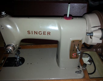 1959 Vintage Singer hand crank Sewing Machine 185k
