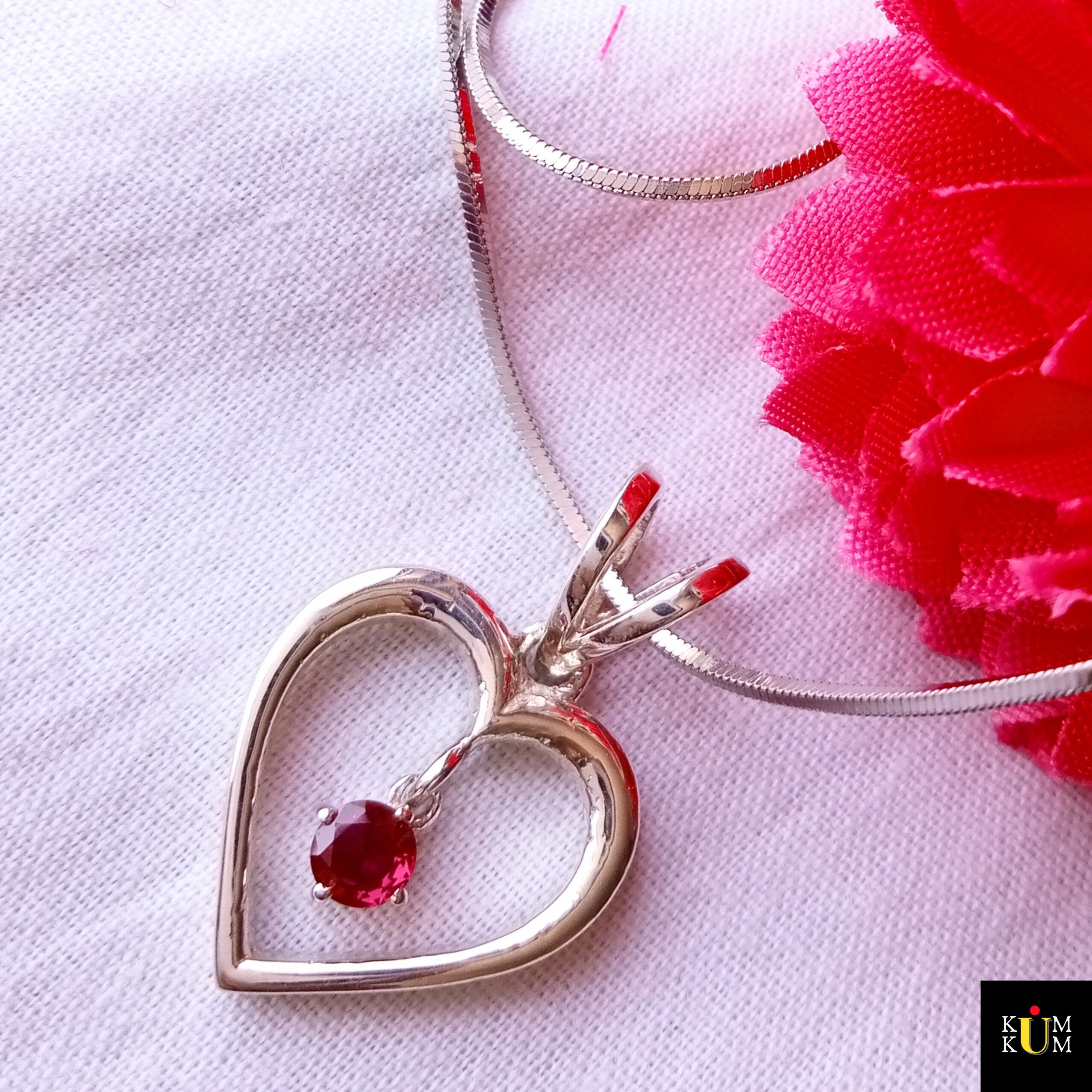 Collana con ciondolo a forma di cuore in rubino da 8 mm a 15 mm, rubino creato in laboratorio, argento sterling 925, realizzata su ordinazione - Italia