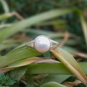 June Birthstone Ring, Natural Round Pearl Ring, Dainty Real Pearl Ring, White Pearl Engagement Ring, 7th Anniversary Gift, Best Friend Ring