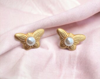 Gold Butterfly Stud Earrings, Pearl Stud Earrings for Women, Artsy earrings, Small Gold Earrings, Summer Earrings, Dainty Butterfly Studs