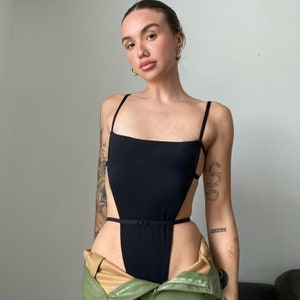 Schwarz frech minimalistisch verstellbar Einteiler Bademode Bikini Body ökofreundlich