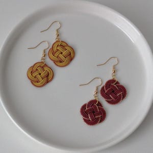 Orecchini giapponesi a forma di trifoglio, orecchini Mizuhiki, orecchini giapponesi, orecchini bordeaux