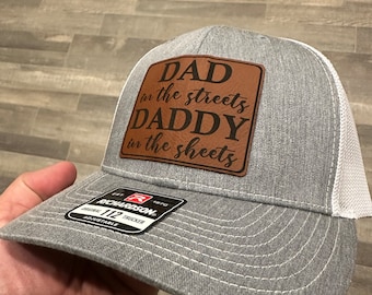 Papa op straat, papa in de lakens | Leren patchhoed | Cadeau voor papa | Cadeau voor echtgenoot | Uniek cadeau | Patchhoed | Grappige hoed | Kap