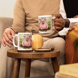 Keramische mok 11oz "Happy As A Pig In Shit" mok, boerenerf cadeau, boerenleven, dieren op de boerderij, buitenshuis werknemers, varkensstal bewoners, boerenerf,