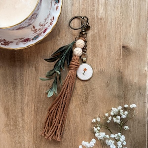 Boho Embroidery Daisy Tassel Keychain, Purse Charm with greenery, purse tag, gift, Christmas gift, stocking stuffer