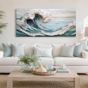 Peut inclure: Une &oelig;uvre d'art murale rectangulaire repr&eacute;sentant une vague oc&eacute;anique d&eacute;ferlante en relief textur&eacute;. L'&oelig;uvre pr&eacute;sente des nuances de bleu sarcelle profond, de bleu doux et de blanc cr&egrave;me, avec des coups de pinceau sculpt&eacute;s cr&eacute;ant un effet dynamique.