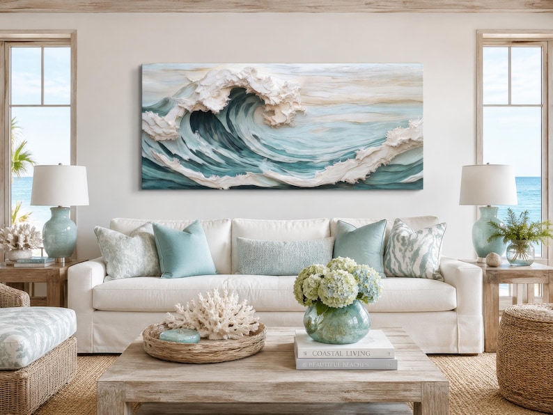Peut inclure: Une &oelig;uvre d'art murale rectangulaire repr&eacute;sentant une vague oc&eacute;anique d&eacute;ferlante en relief textur&eacute;. L'&oelig;uvre utilise des nuances de bleu sarcelle profond, de bleu clair et de blanc pour cr&eacute;er un effet sculptural dynamique d'eau et d'&eacute;cume.