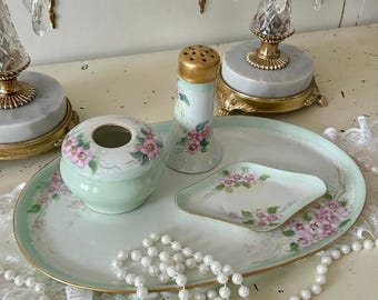 Shabby Chic Vanity Decor