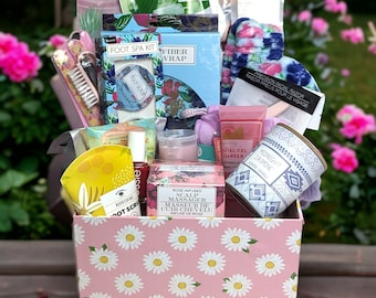 Mother's Day Woman Birthday Hamper Gift Basket Spa Gift for Mom Grandma Gifts for Wife from Kids, Spoil Mom Box, First Mothers day Gift Idea