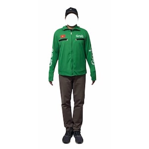 May include: A green long-sleeve zip-up jacket with the word Grab and a small Vietnamese flag on the chest, paired with dark gray trousers, a black baseball cap, and black athletic sneakers. The jacket features white text on the sleeves.