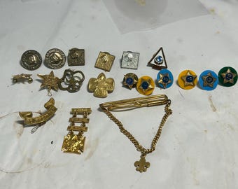 Vintage BSA & Girl Scout Pin Collection: 1930s-50s Memorabilia