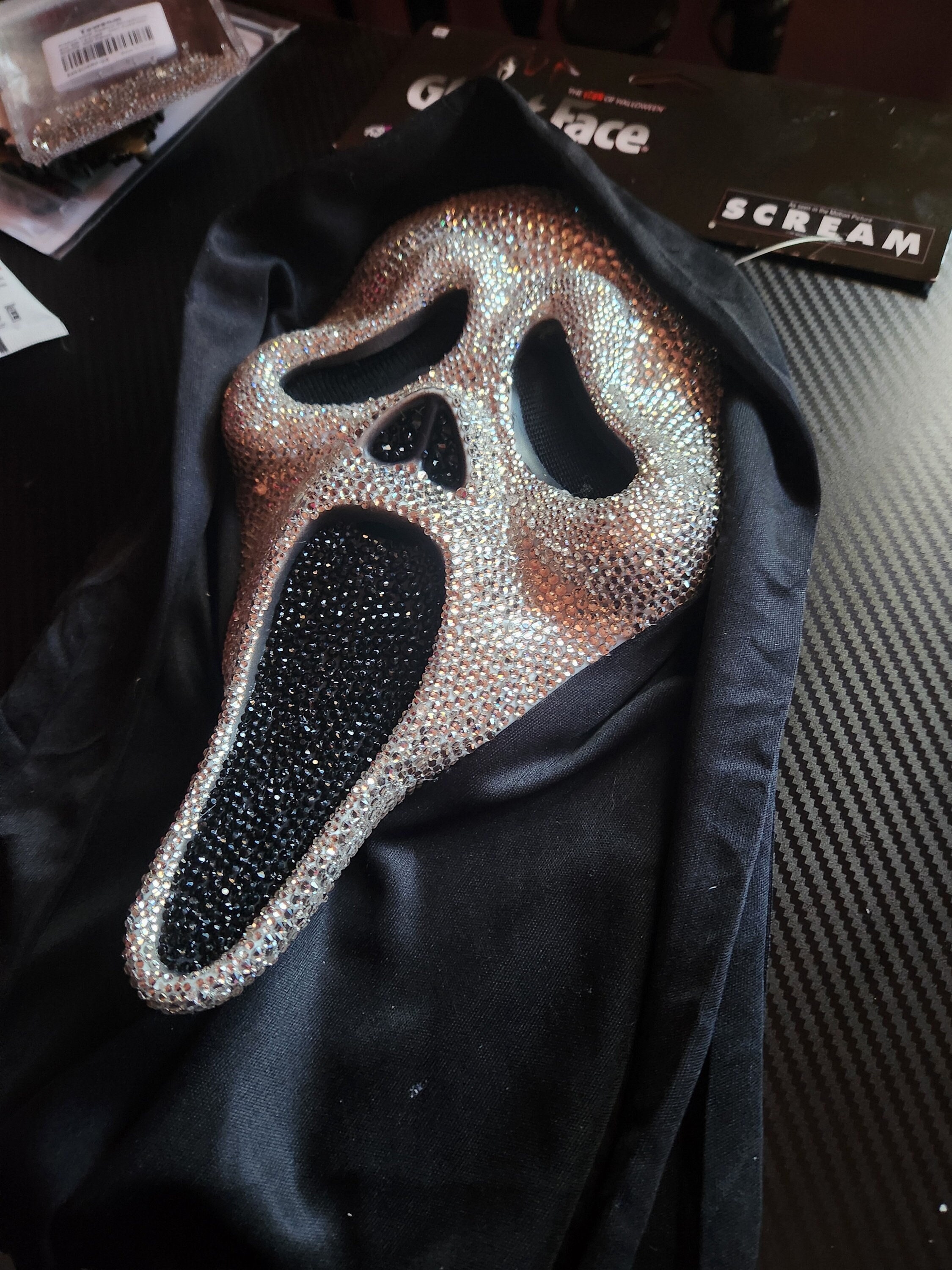 Ghost Face Scream Bling Mask - Sparkling Halloween Accessory for a
