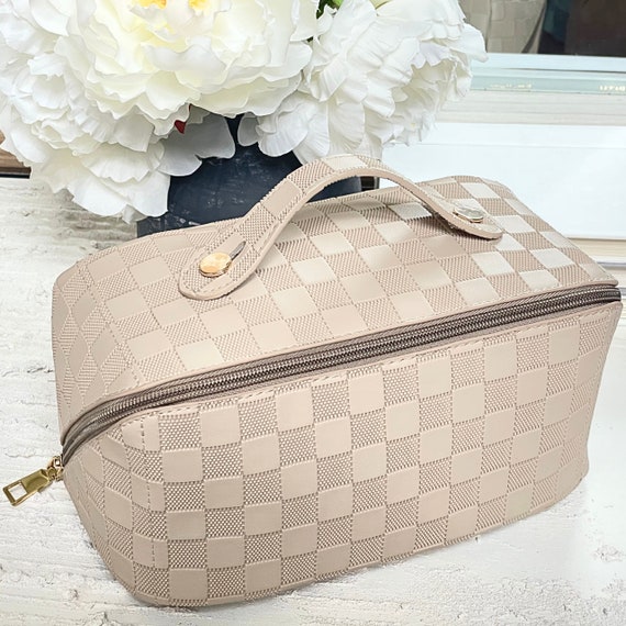 Checkered Makeup Bag, Portable Leather Large Cosmetic Bag, Large Capacity  Travel Cosmetic Bag for Women, Lightweight Design and Waterproof Toiletries  Bag ,Brown 