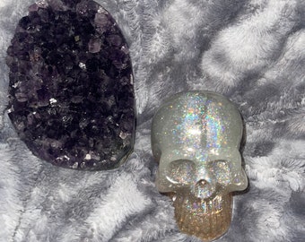 Sparkling glow in the dark skull