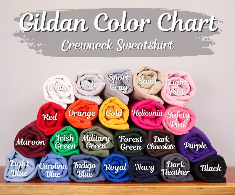 K&ouml;nnte beinhalten: Gildan Farbkarte f&uuml;r Rundhals-Sweatshirts. Die Karte zeigt eine Vielzahl von Farben, darunter Wei&szlig;, Asche, Sportgrau, Sand, Hellrosa, Rot, Orange, Gold, Heliconia, Sicherheitsrosa, Maroon, Irischgr&uuml;n, Milit&auml;rgr&uuml;n, Waldgr&uuml;n, Dunkelbraun, Lila, Hellblau, Carolina Blau, Indigo Blau, Royal Blau, Marineblau, Dunkelgrau meliert und Schwarz.