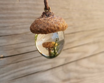 Natural Mushroom Pendant, Acorn Pendant with Mushroom Moss and White Heather, Forest Amulet, Woodland Gift, Boho Jewelry, OOAK Pendant