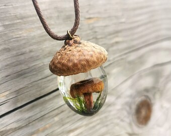 Acorn Mushroom Pendant, Real Mushroom Moss  Pendant, Forest Jewelry, Oak Acorn Necklace, Dry Mushroom in Resin, Acorn Heather Pendant