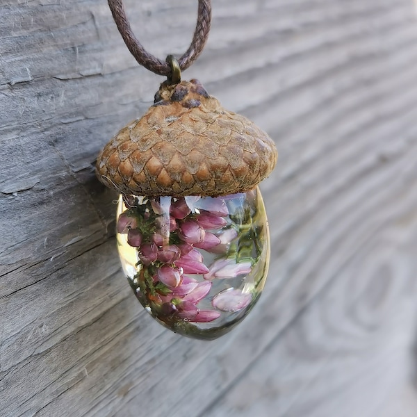 Acorn Pendant with  Forest Heather, Gift for Forest Lover, Natural Dry Pink Heather in Resin, Acorn Pendant, Nature Amulet