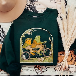 Frog And Toad Crewneck Sweatshirt | Vintage Classic Book Sweatshirt | Cottagecore Aesthetic | Frog And Toad Jumper | USA