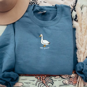 Silly Goose Sweatshirt | Goose Crewneck Sweatshirt | Unisex Sweatshirt | Silly Goose Shirt | Funny Sweatshirt | Silly Goose Jumper | UK