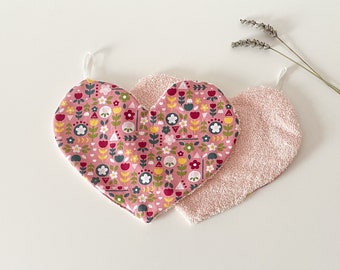 Large heart-shaped washable make-up remover wipe in 100% pink and multicolored floral cotton fabric and light pink cotton terry cloth