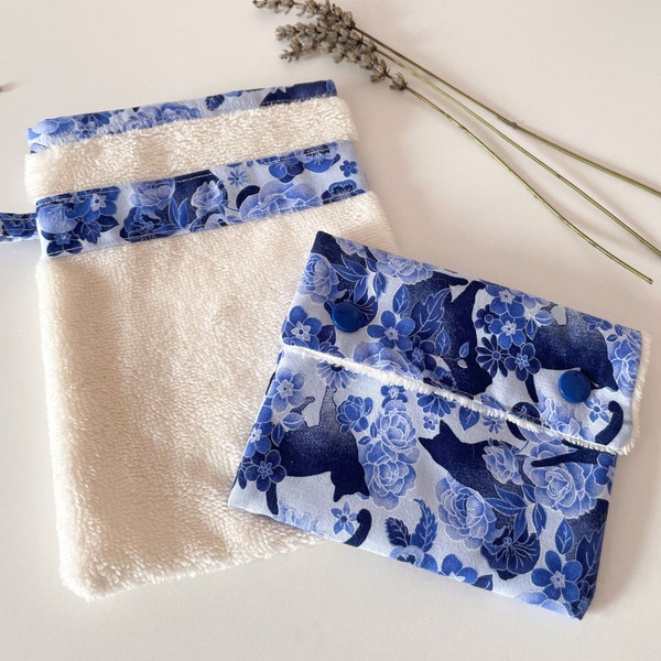 Ensemble de toilette de voyage avec gant et pochette à savon éponge 100% coton tissu bleu et motif chats