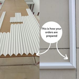Puede incluir: Paneles de pared blancos acanalados con un patr&oacute;n de crestas verticales repetitivas y una pieza de marco de esquina blanca en inglete. Una superposici&oacute;n gr&aacute;fica circular blanca contiene el texto negro: This is how your orders are prepared.