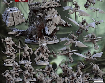 Puede incluir: Una colección de figuras en miniatura que representan a los Hombres Lagarto del Pantano de Falgor. El conjunto incluye varias poses de criaturas con aspecto de lagarto, algunas montadas en bestias aladas, y un monstruo grande y detallado. La paleta de colores es principalmente gris.