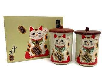 Vintage Japanese Maneki Neko Cat Porcelain Tea Cups Lids Set of 2 Gift Box Japan