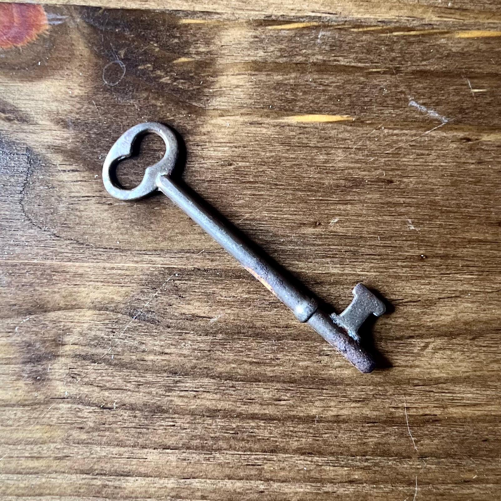 Vintage Skeleton Key, Antique Skeleton Key, Rusty Patina - Etsy