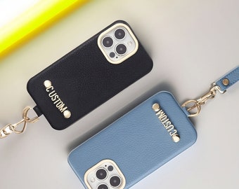 Personalisierte iPhone Hülle aus Leder mit Lanyard | Niedliches personalisiertes Mini Buchstaben Design | Passend für iPhone 15, 14 Pro Max, 14 Plus, 13, 12, 11,