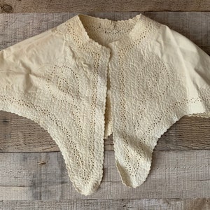 Antique Eyelet Collar