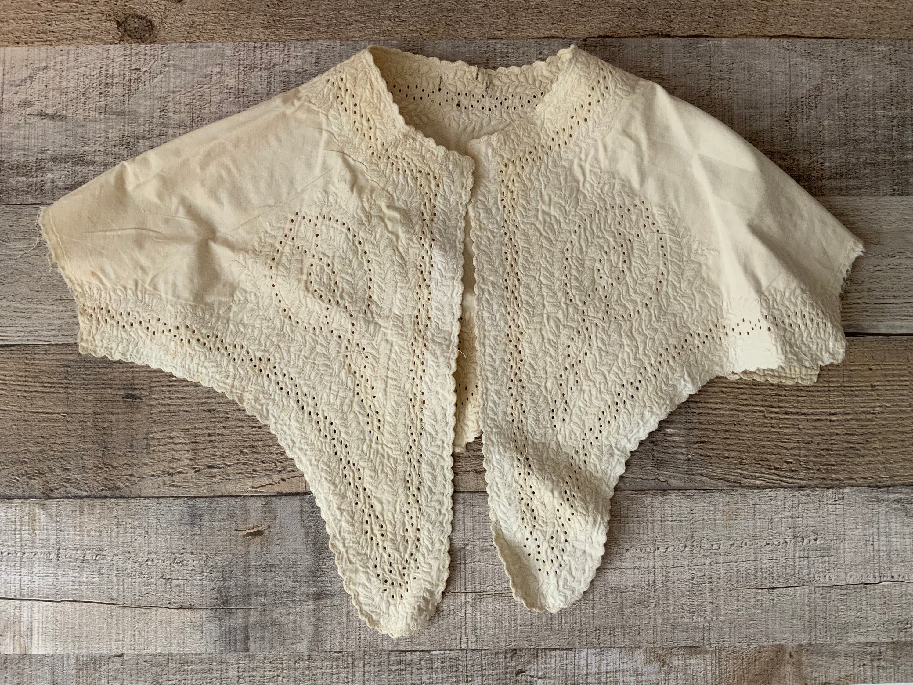 Antique Eyelet Collar