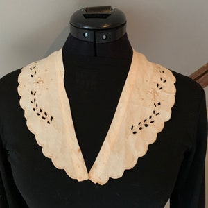 Antique detachable collar eyelet 1930s image 1