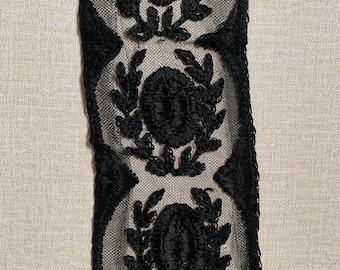 Antique Embroidered Edward Lace Full Dress Embellishment