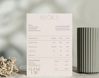 Könnte beinhalten: Eine beige Rechnung mit dem Text "INVOICE" oben. Die Rechnung listet die erbrachten Leistungen, die Menge, den Preis und die Gesamtkosten auf. Die Rechnung enthält auch Zahlungsmethoden, Zwischensumme, Mehrwertsteuer und Gesamtbetrag. Der Text "THANK YOU" befindet sich am unteren Rand der Rechnung.